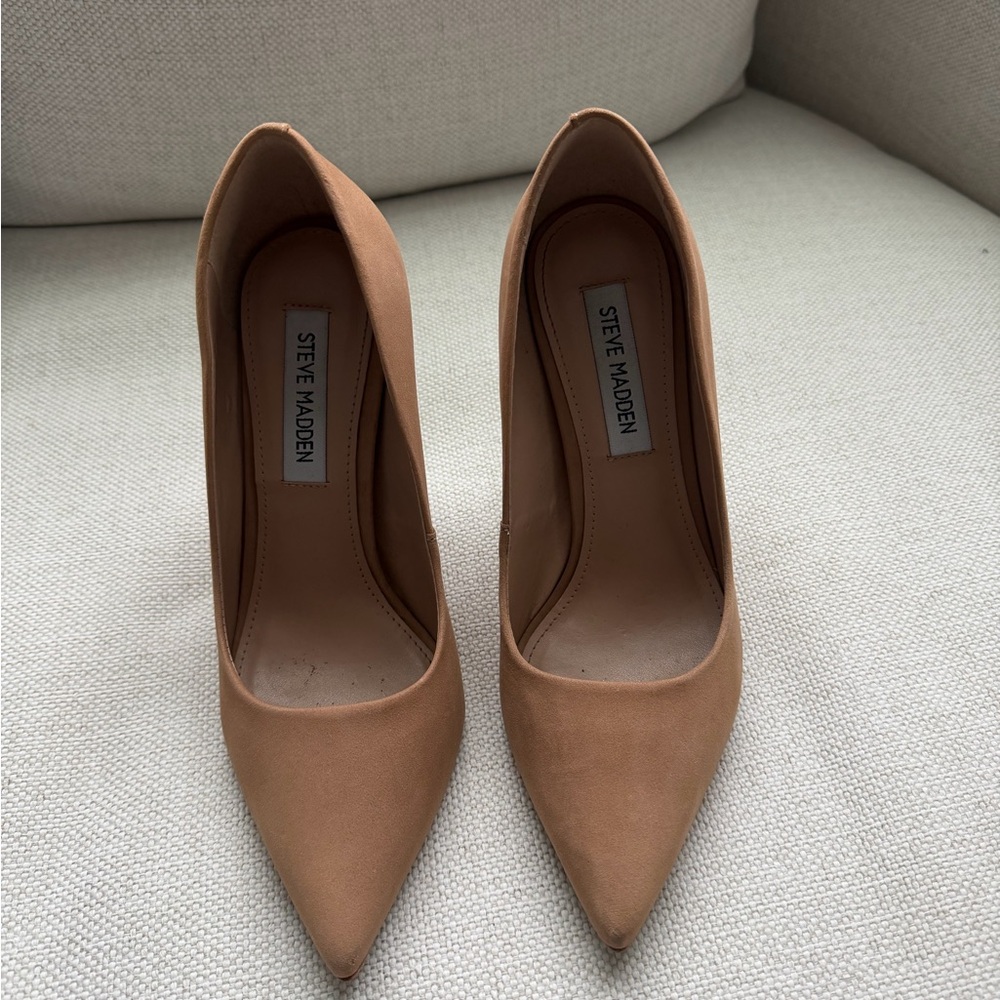Steve Madden Tan Suede Pumps